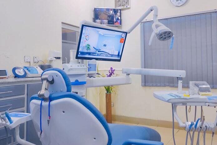 Métodos de limpieza, desinfección y esterilización en la clínica dental.
