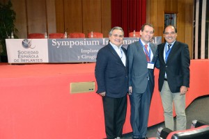Los doctores Fidel San Román y Antonio Bowen, vocal y presidente de la SEI, respectivamente, y Juan Ignacio Rodríguez, presidente de SEPES (de izda. a dcha.)