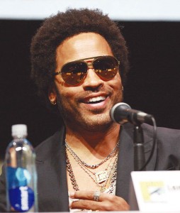 El cantante Lenny Kravitz montó una clínica dental solidaria en una isla de Bahamas.