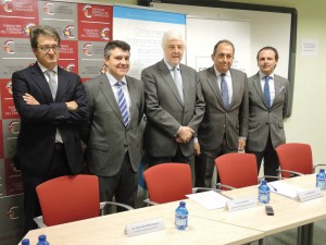 De izda. a dcha., los doctores Juan José Gómez, coordinador del grupo de trabajo SEC-SEPA; David Herrera, presidente de SEPA; Andrés Íñiguez, presidente de SEC; Gonzalo Barón y Esquivias, miembro del grupo de trabajo SEC-SEPA, y Adrián Guerrero, coordinador del grupo de trabajo SEC-SEPA.
