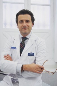 El odontólogo sevillano ha sido reconocido por sus estudios en oncología oral.