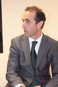 Distintos momentos del encuentro que mantuvo el nuevo presidente del COEM con GACETA DENTAL.