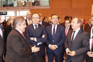 Juan Manuel Molina, presidente del sector dental de Fenin; Alfonso Alonso, ministro de Sanidad y Consumo en funciones; el Dr. Óscar Castro, presidente del Consejo General de Dentistas de España, y José Javier Castrodeza, secretario general de Sanidad y Consumo, durante la pasada edición de Expodental.