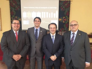 De izda. a dcha., los doctores Rodríguez Casanovas, Daniel Torres, Juan Blanco y Guillermo Machuca.