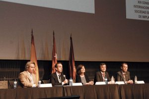 Momento de la inauguración del Congreso. De izda. a dcha., el Dr. Juan Carlos Vara, el Dr. Antonio Montero, Paloma Adrados, el Dr. Miguel Ángel López-Andrade y el Dr. Antonio Bowen.
