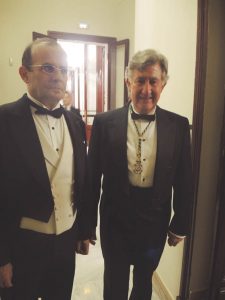 Los doctores Sanz Serrulla y Gracia Guillén al inicio de la sesión de toma posesión del primero como académico de número.