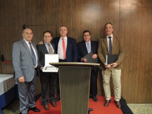 De izda. a dcha., entrega de premios: Francisco Gutiérrez, Ángel Molina, Pedro Herrera, José Luis Valdés y Pere Baldomá.