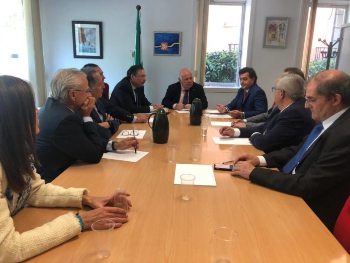Reunión entre Jesús Aguirre y todos los presidentes de los Colegios de Dentistas de Andalucía.
