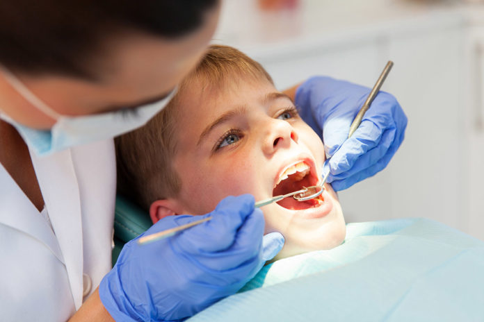 Niño dentista