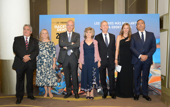 Photocall-Ministra-Sanidad-OK Premios Gaceta Dental
