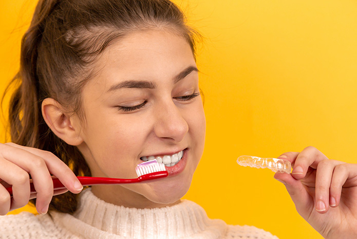 Descubre algunos consejos para cuidar tus aligners durante las fiestas Descubre algunos consejos para cuidar tus aligners durante las fiestas