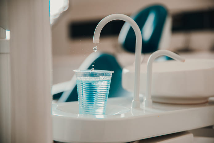 Los enjuagues bucales previos al procedimiento dental, ¿son efectivos para reducir la carga viral del SARS-CoV-2?
