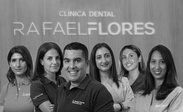 La Clínica Dental Rafael Flores abarca todas las especialidades: Odontología conservadora y Estética; Cirugía e implantes; Periodoncia; Ortodoncia y Odontopediatría a través de su equipo de profesionales