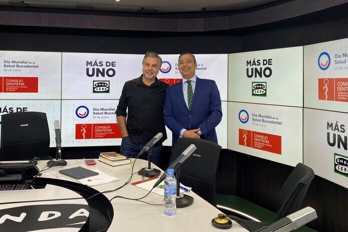 Carlos Alsina y Óscar Castro en el programa de radio Más de Uno.