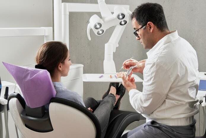 ¿Hay diferencias entre dentista y odontólogo?