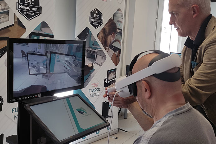 El director de Innovación del Govern conoce los grandes avances de ADEMA en realidad virtual háptica aplicada a la salud y al arte