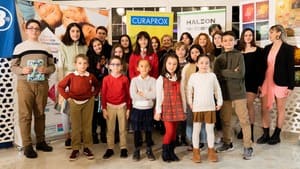Paz Herrera junto a los niños, niñas y jóvenes premiados por la iniciativa 'Cantabria sonríe'