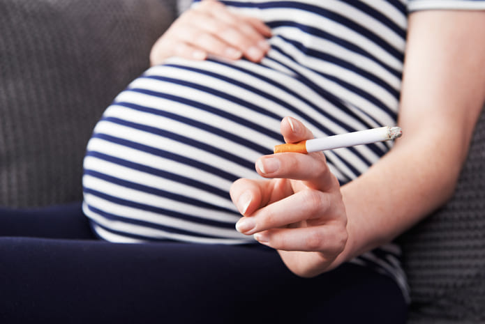Los investigadores descubrieron que las madres que fumaron durante sus embarazos tenían niveles más altos de ansiedad dental que las que no lo hicieron o lo hicieron solo periódicamente