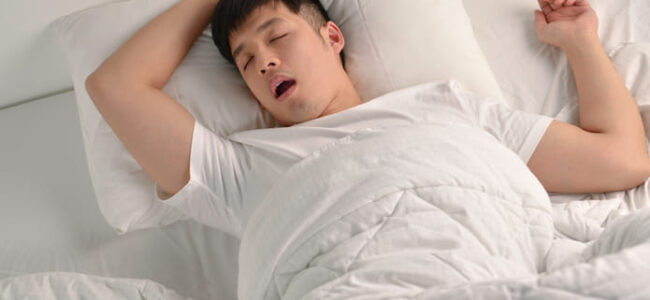 La apnea obstructiva del sueño puede estar relacionada con una baja densidad mineral ósea en adultos, según una investigación dirigida por la Universidad de Buffalo.