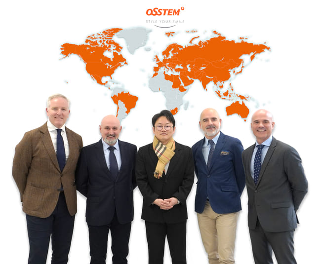 Miguel Nam, en el centro 
de la imagen, junto al 
equipo de ventas de 
Osstem España. 
