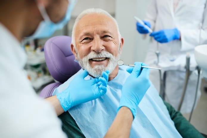 Estudio enfocado en analizar la influencia del tratamiento dental en la calidad de vida relacionada con la salud oral de los pacientes.