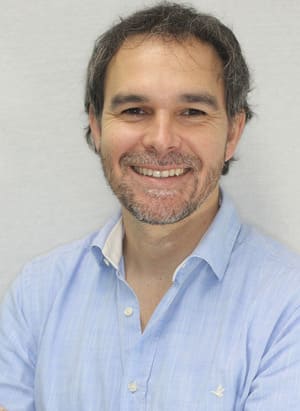 Dr. Carlos Becerra Martín