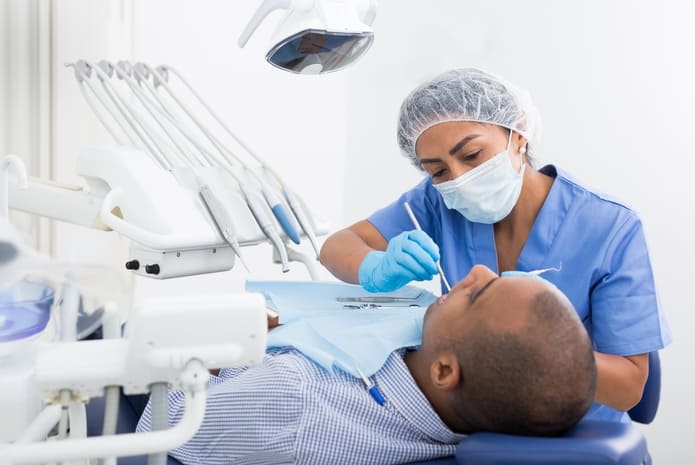 Supervivencia de los implantes dentales en pacientes con fisuras alveolares injertadas.