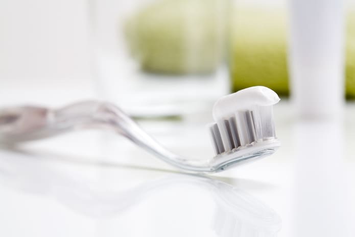 Eficacia de una pasta dental de HAP en la remineralización de la hipomineralización incisiva molar (MIH) en comparación con una pasta dental fluorada.
