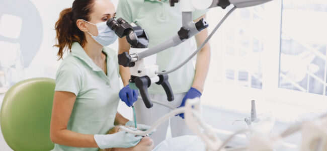 inserción laboral y las condiciones salariales de los graduados en Odontología