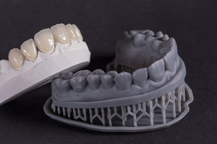 la formación en impresión 3D en odontología proporciona a los profesionales dentales una ventaja competitiva en el mercado laboral.