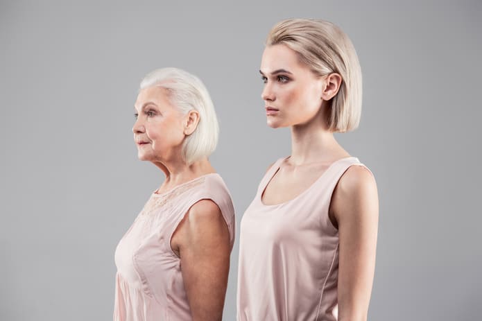 conexión entre la estructura ósea mandibular y la pérdida de altura en mujeres de mediana edad y ancianas.