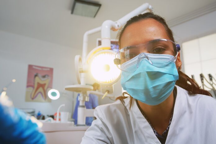 Sigue aumentando el consumo de óxido nitroso entre los más jóvenes - Gaceta  Dental