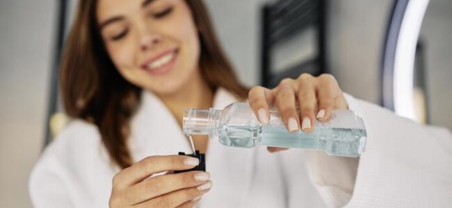 Enjuagues bucales especiales para tratar la enfermedad de las encías en pacientes con diabetes.