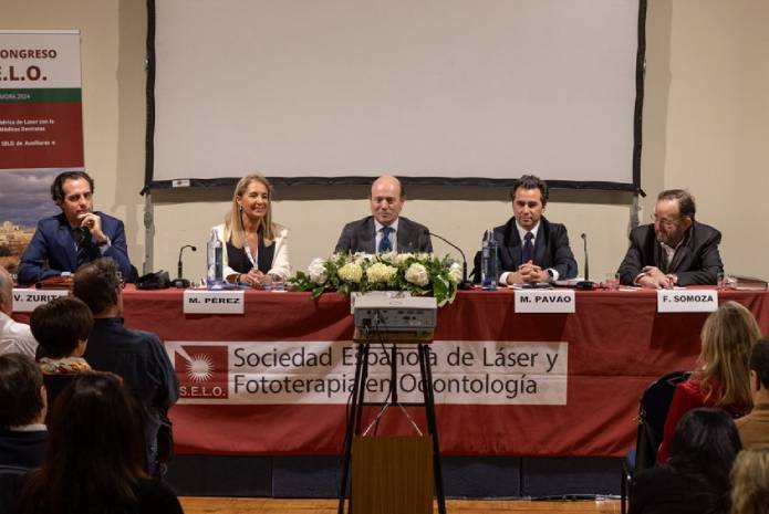 De izda. a dcha.; el Dr. Víctor Zurita, la Dra. María J. Pérez, el Dr. Jesús García-Cruces Méndez, el Dr. Miguel Pavao y Francisco Somoza.