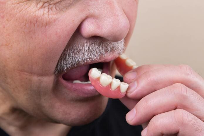 Cuidado de las prótesis dentales
