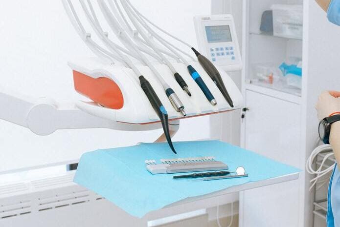 La funcionalidad de los materiales inteligentes mejorar en presencia de factores biológicos, lo que les hace más eficientes.