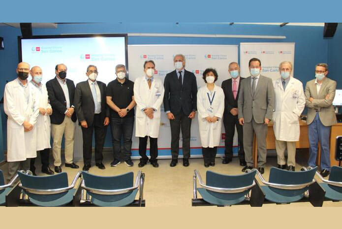 El consejero Enrique Ruiz Escudero asiste a la presentación de un novedoso dispositivo que evita la apnea del sueño