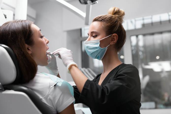 El CODES llama a no normalizar la caries: 9 de cada 10 adultos de más de 35 años ya han tenido lesiones dentales