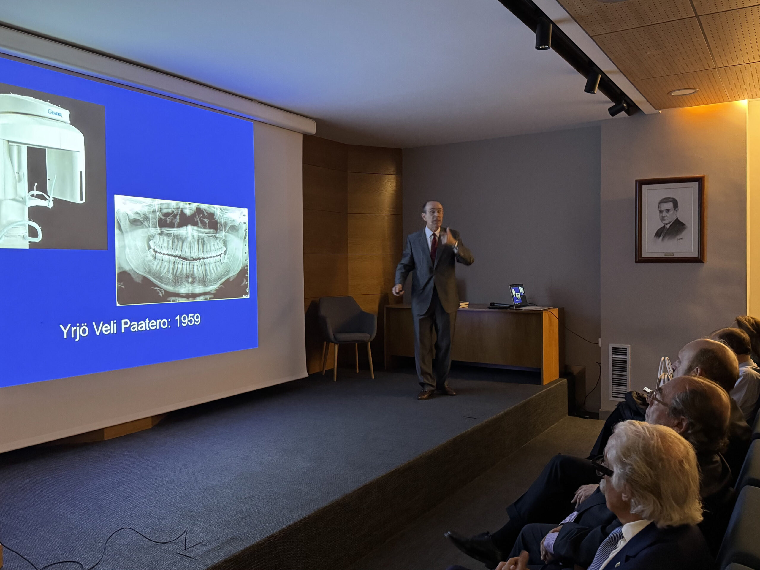 La radiología y la odontología se unen en el estreno del curso académico del Colegio de Aragón